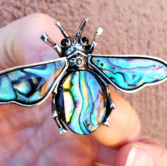 New Abalone Shell Bee Pin Brooch. - Picture 4 of 15